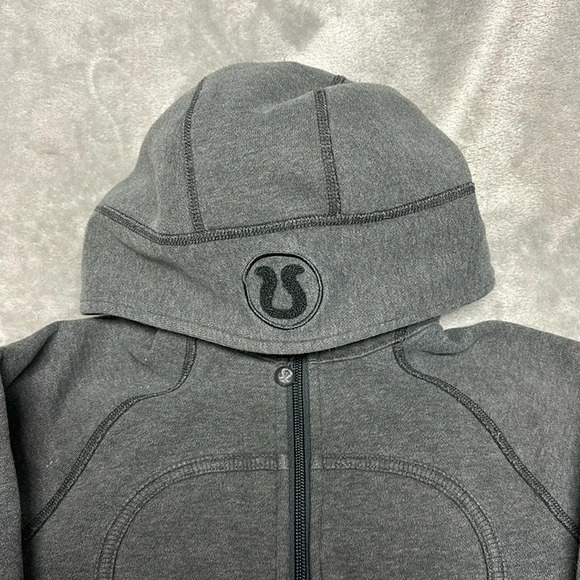 Lululemon - Two-toned Classic Scuba Hoodie. Size 2 - Picture 2 of 6